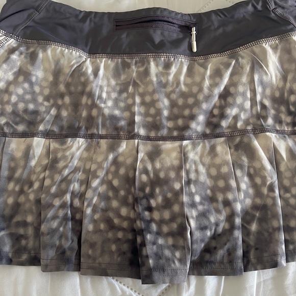 Lululemon size 8 Run Skirt - Picture 3 of 5